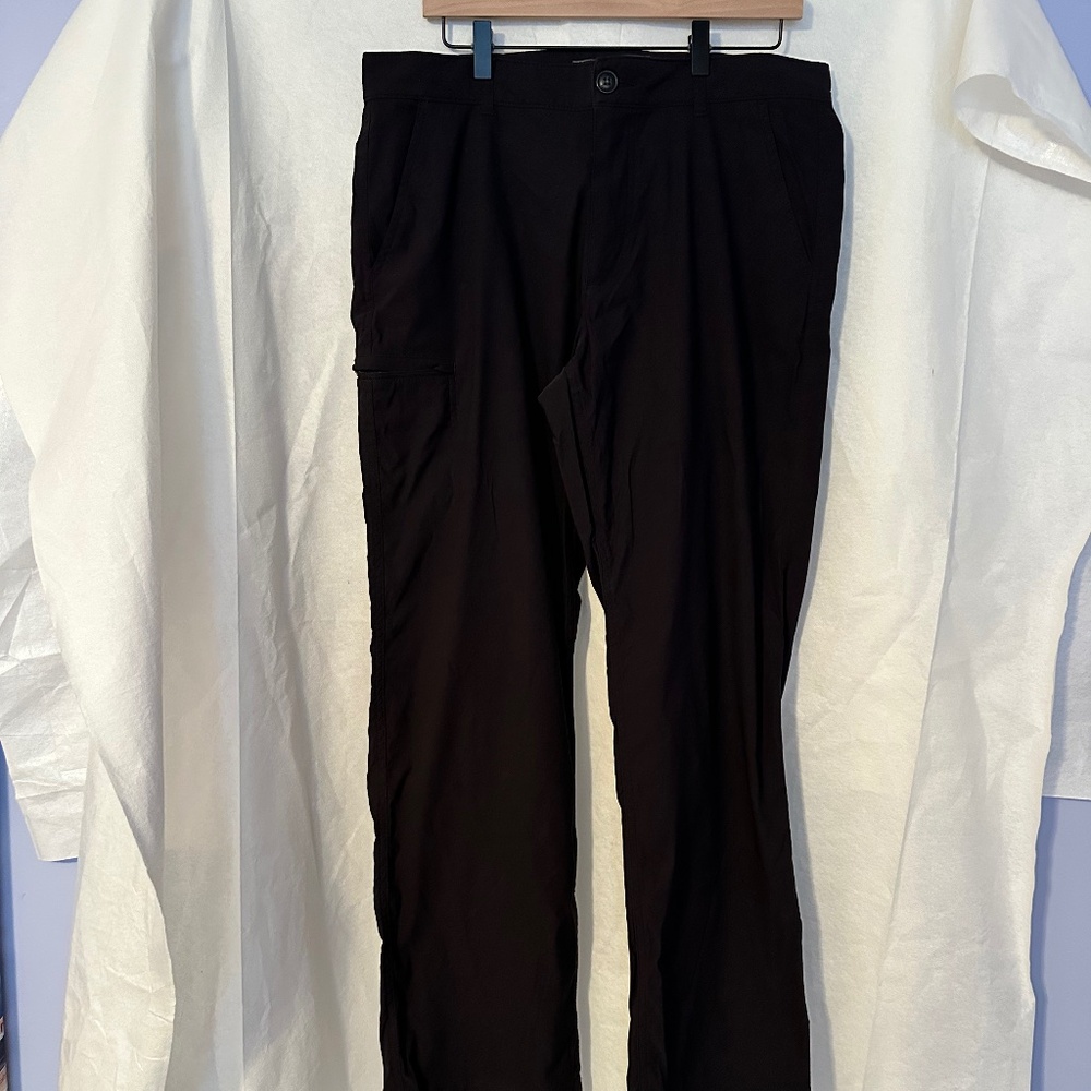 Men's Black UB Tech Pants Size 34x32